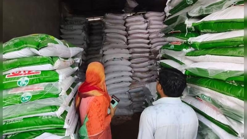 খাগড়াছড়িতে ২১ টন সার জব্দ, ডিলার প্রতিষ্ঠানকে জরিমানা