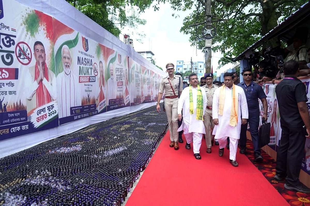 পশ্চিমবঙ্গে মুখ্যমন্ত্রীর সামনে ধ্বংস ২ লাখ বোতল ফেনসিডিল