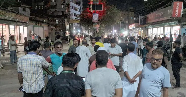 একদিনে ডেঙ্গুতে প্রাণ গেল দুইজনের, এলাকাবাসীর সড়ক অবরোধ