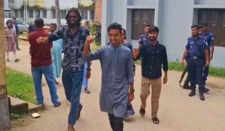 আটকের ২১ ঘণ্টা পর মুচলেকায় মুক্ত মাহদী হাসানসহ তিনজন