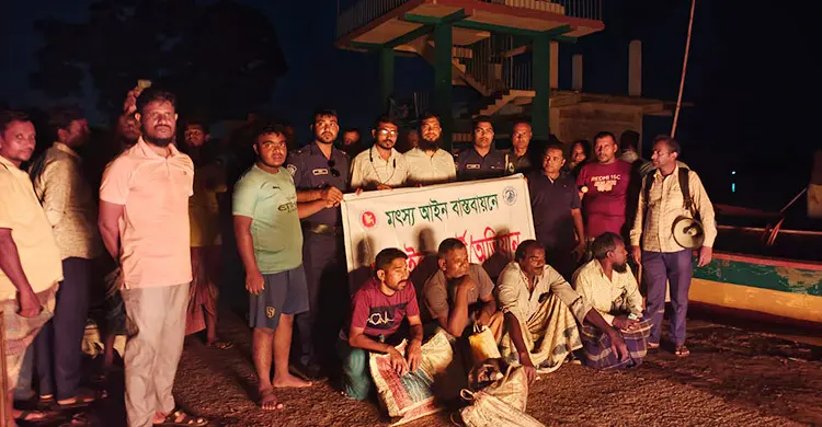 মোবাইল কোর্ট অভিযানে ২ লাখ টাকার অবৈধ জাল ধ্বংস ও নৌকা জব্দ