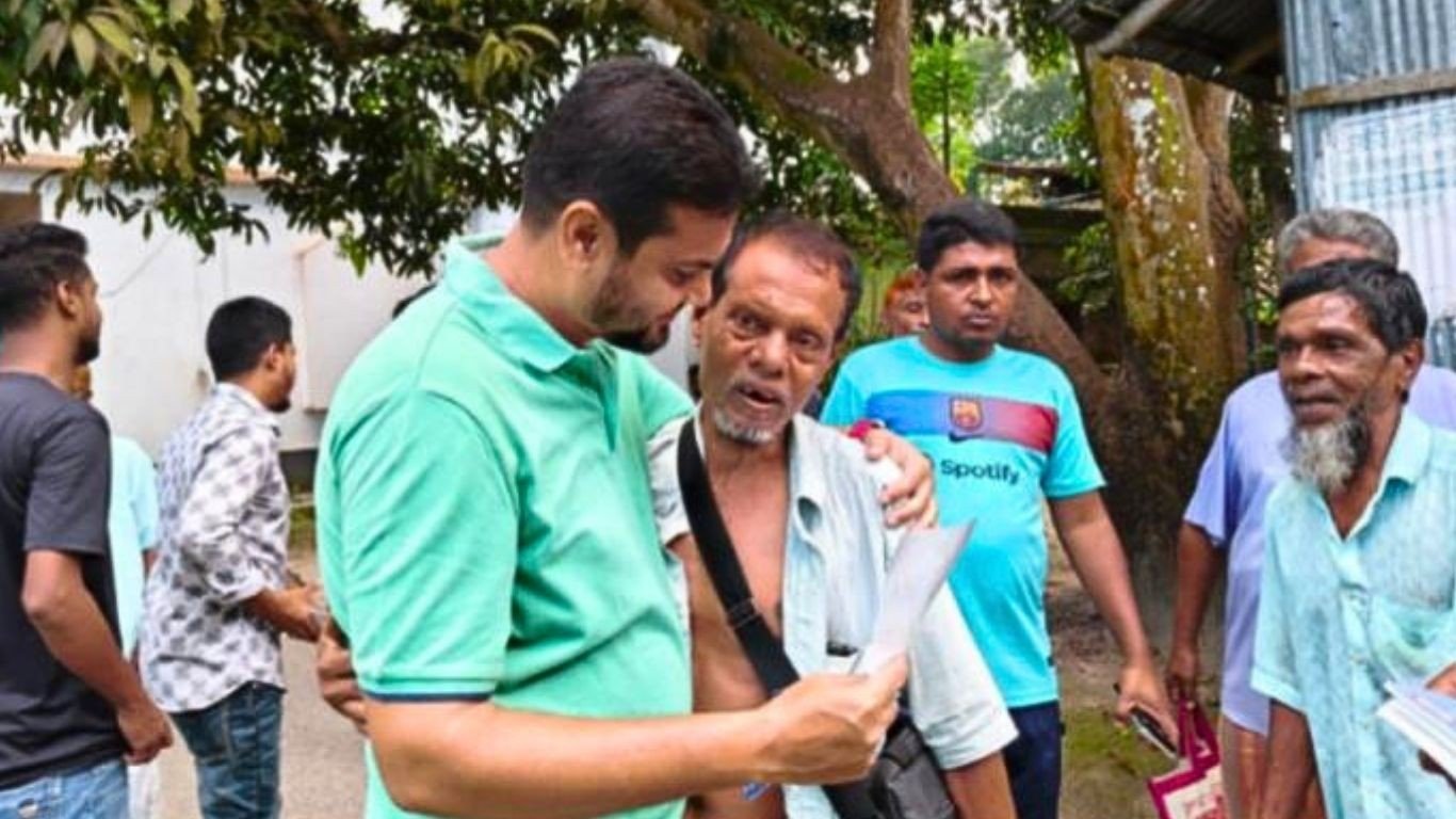 বেনাপোলে ভালোবাসার ডালি নিয়ে মানুষের দুয়ারে ইমদা