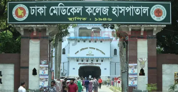 ‘সবার চোখ ফাঁকি দিয়ে রান্নাঘরে গলায় ফাঁস দেন মা’