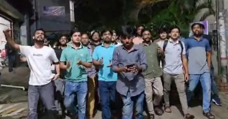 জগন্নাথ বিশ্ববিদ্যালয়ে বিক্ষোভে স্লোগান, ‘ভাইভা-কোটার ঠাঁই নাই’