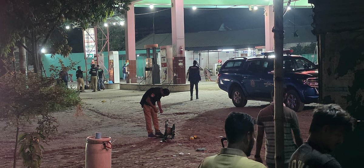 নারায়ণগঞ্জে তালাবদ্ধ ব্যাগ ঘিরে বোমা আতঙ্ক, এরপর যা মিলল