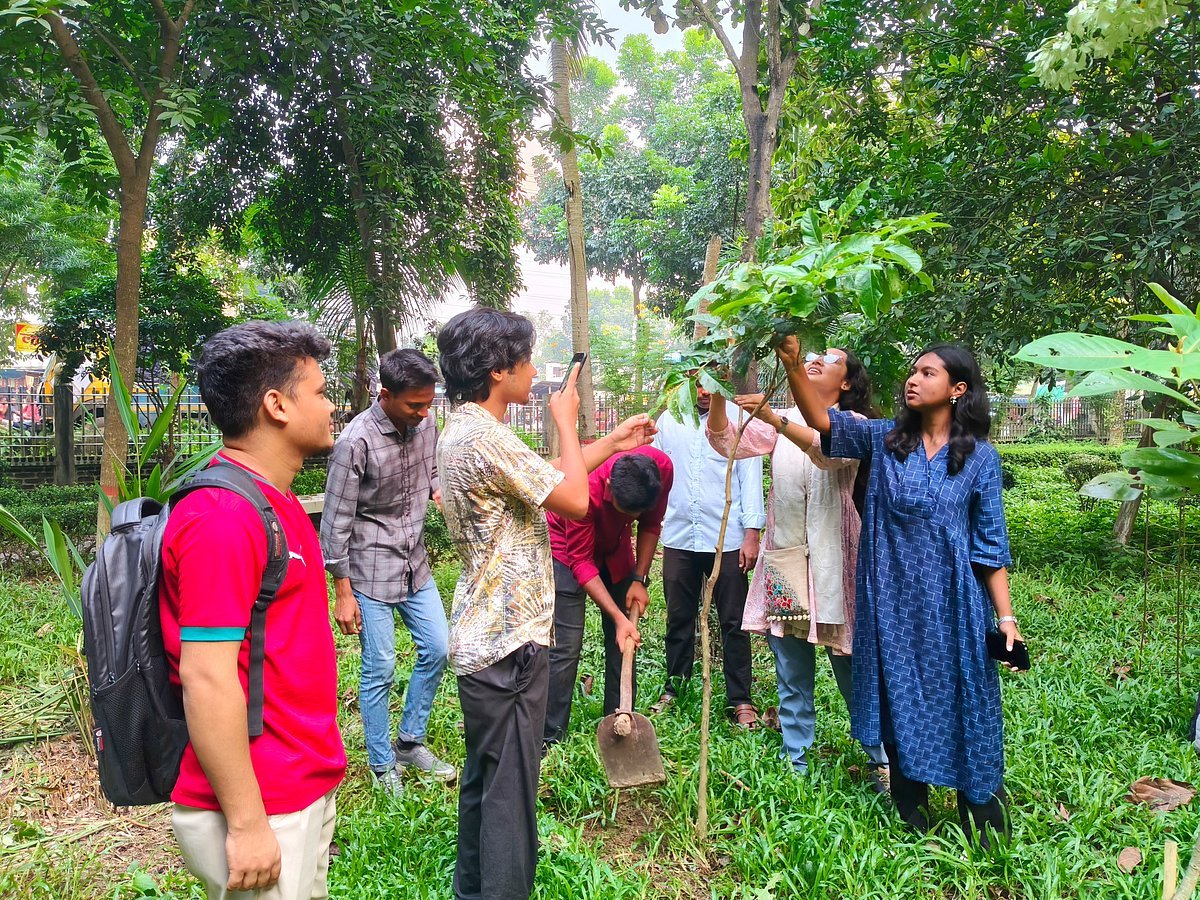 সবুজের যত্নে ছবি, আড্ডায় আগামীর গল্প