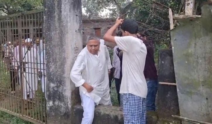 তালায় জং, ভেতরে গল্পগুজব, শ্রীপুরে স্বাস্থ্যকেন্দ্রে এমপির পরিদর্শন