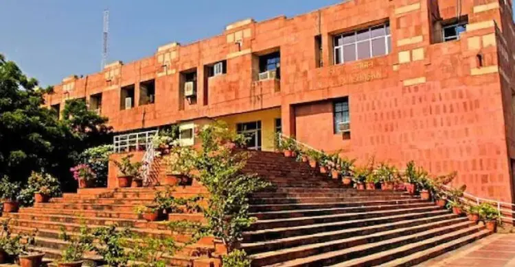 অধ্যাপকের বিরুদ্ধে ১০ শিক্ষার্থীর যৌন হয়রানির অভিযোগ