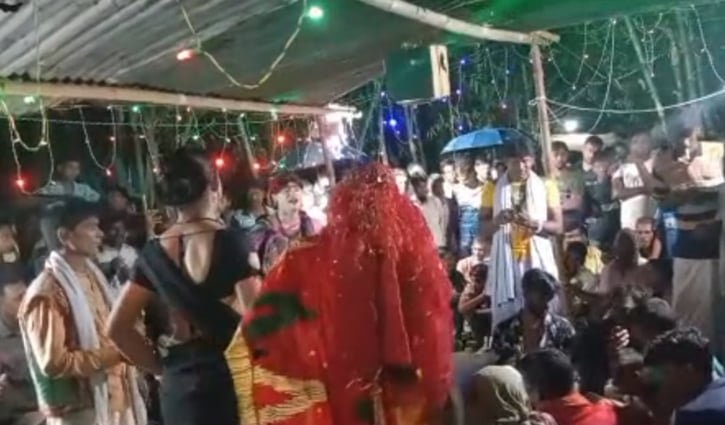 কুষ্টিয়ায় মব করে বন্ধ করা হলো ‘পদ্মা পুরাণ’ গান