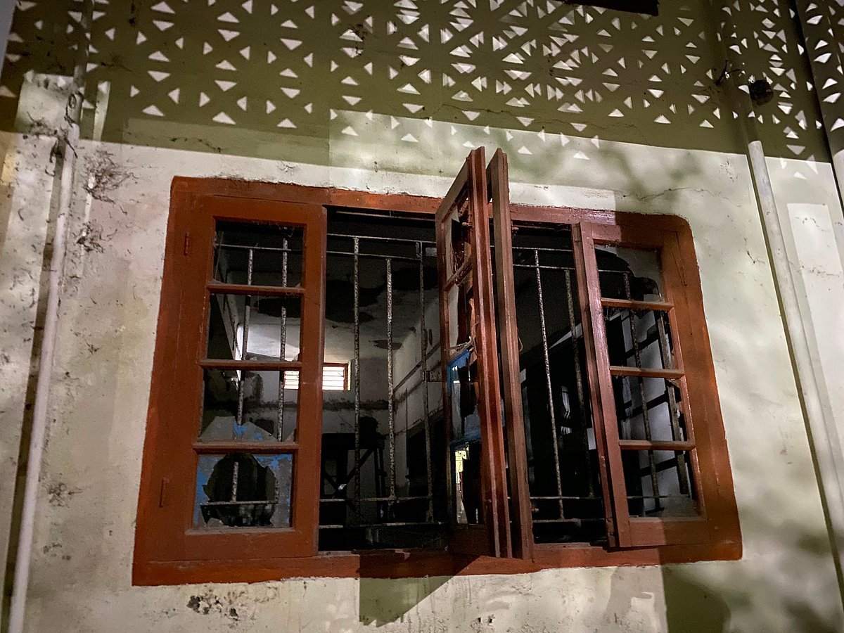 রাজশাহী বিশ্ববিদ্যালয়ে চেয়ারে বসাকে কেন্দ্র করে দুই বিভাগের শিক্ষার্থীদের সংঘর্ষ, আহত ৪