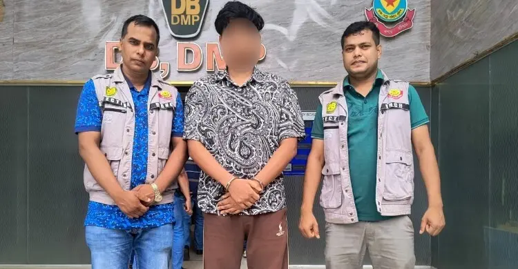 ভুয়া ঋণের প্রলোভন দেখিয়ে টাকা হাতিয়ে নেওয়াই তার কাজ