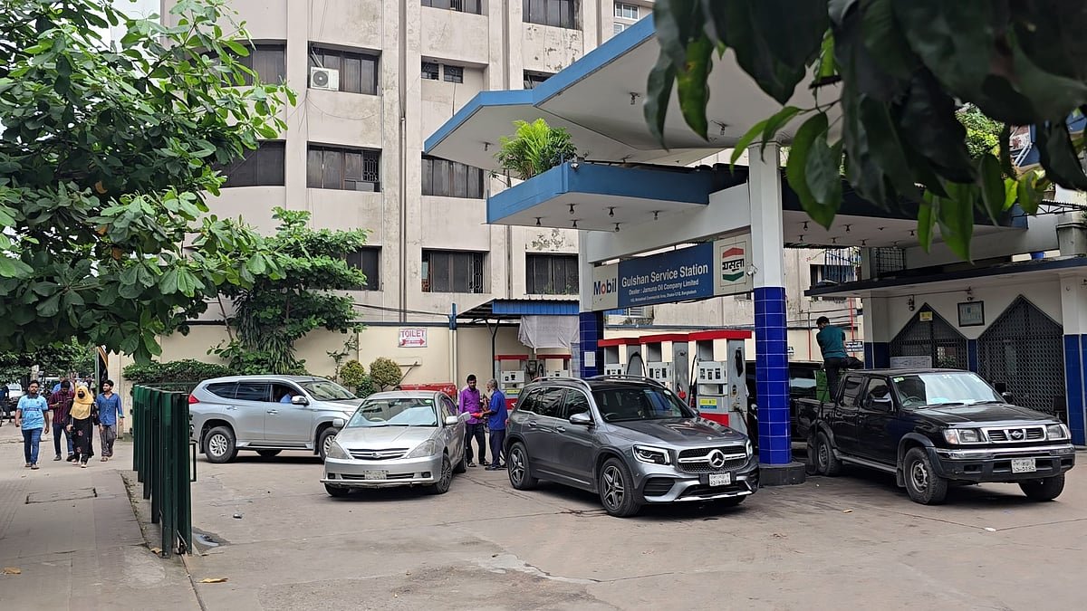 তেলের দাম বাড়ায় ভোগান্তিতে রাইড শেয়ারিং চালকেরা