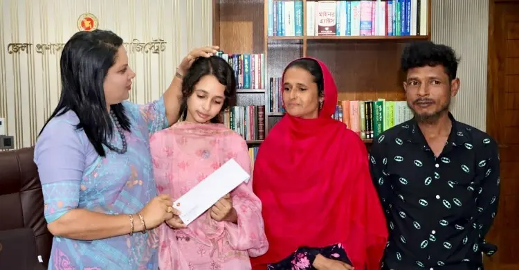 অভাব জয় করে সালমার এ প্লাস, ডাক্তার হওয়ার স্বপ্নে পাশে ডিসি ফরিদা