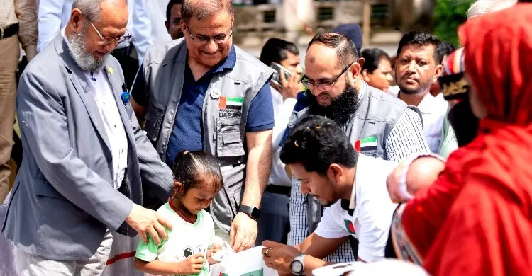 বন্যা-ভূমিধসে ক্ষতিগ্রস্ত ১৫শ পরিবারকে সহায়তা দিলো আরব আমিরাত