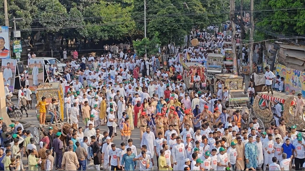 ঢাকার ৪১৬ বছর পূর্তি উপলক্ষে জগন্নাথ বিশ্ববিদ্যালয় থেকে বর্ণাঢ্য শোভাযাত্রা
