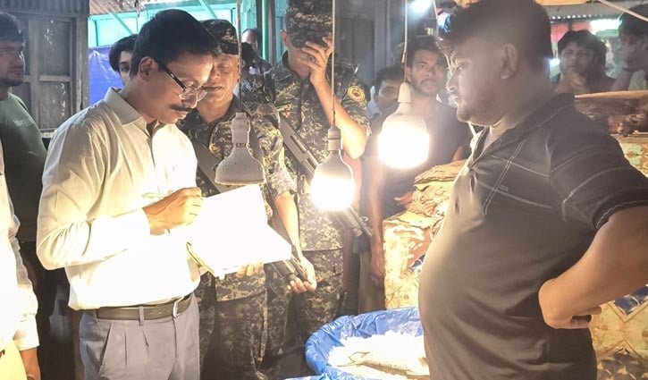 ওজনে কারচুপি করায় ইলিশ বিক্রেতাকে লাখ টাকা জরিমানা