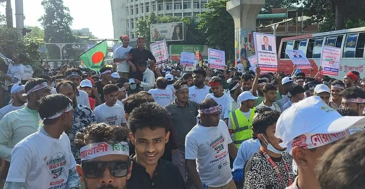 ‘নোয়াখালী বিভাগ চাই’ দাবিতে শাহবাগে অবস্থান, যান চলাচলে বিঘ্ন