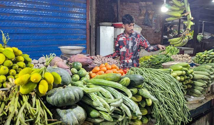 বন্যার ধাক্কায় কক্সবাজারে ৪০ টাকার সবজি ১০০ টাকা