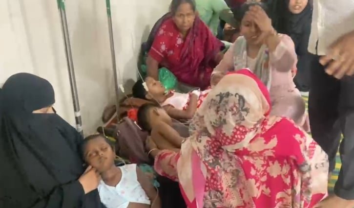মিষ্টি খেয়ে ৮ শিশু হাসপাতালে, দায় অস্বীকার দোকানমালিকের