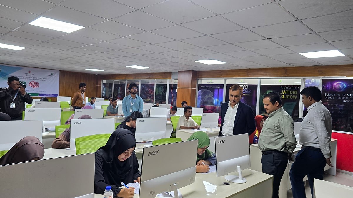 ফ্রিল্যান্সিং প্রশিক্ষণের বাছাই পরীক্ষায় অংশ নিলেন ৫২ হাজার প্রার্থী