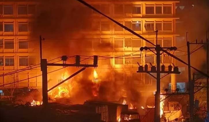 আশুলিয়ায় কাভার্ড ভ্যানে থাকা সিলিন্ডার বিস্ফোরণ, নিহত ৬