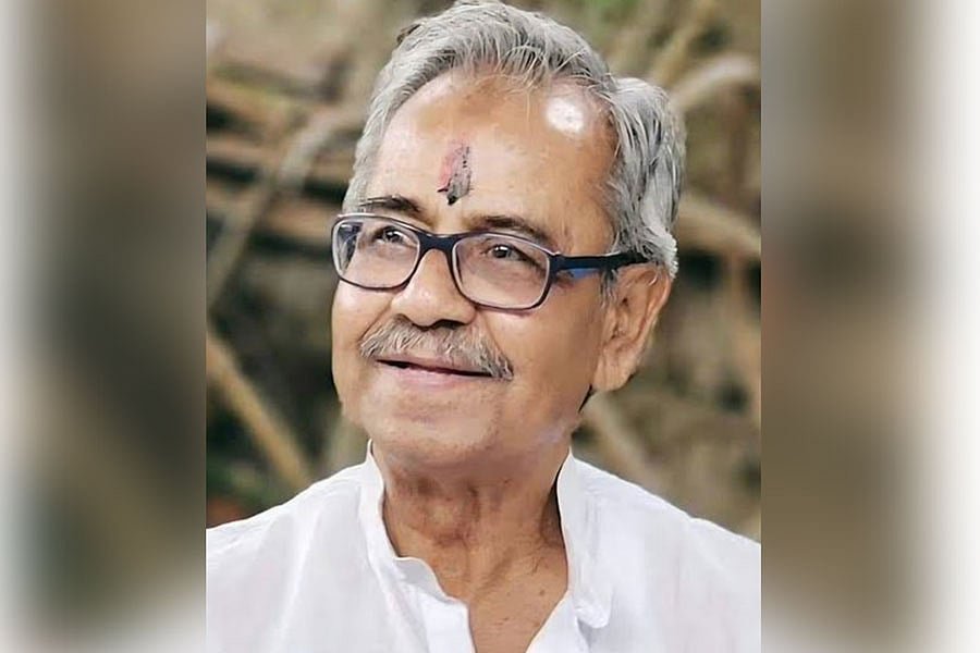 পশ্চিমবঙ্গে তৃণমূল কংগ্রেসের কার্যালয় থেকে মমতার সাবেক মন্ত্রী আশিসের ঝুলন্ত মরদেহ উদ্ধার