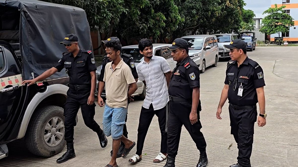 ছিনতাইকারীর কবলে শিক্ষকের মৃত্যু: মোটরসাইকেলের রং, গ্রেপ্তার ২ আসামি নিয়ে প্রশ্ন