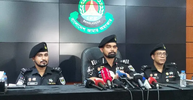 মধ্যরাতে সাংবাদিকের বাসায় গুলি, ‘ভইরা-দে’ গ্রুপের আতিকসহ গ্রেফতার ৩