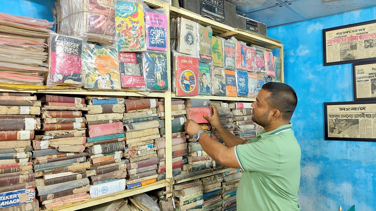 শরিফের ‘ওল্ড কালেকশন’–এ ৫০০ বছরের পুরোনো পুঁথিসহ দুর্লভ বইপত্র, এক পত্রিকা বিক্রি ৬০ হাজার টাকায়