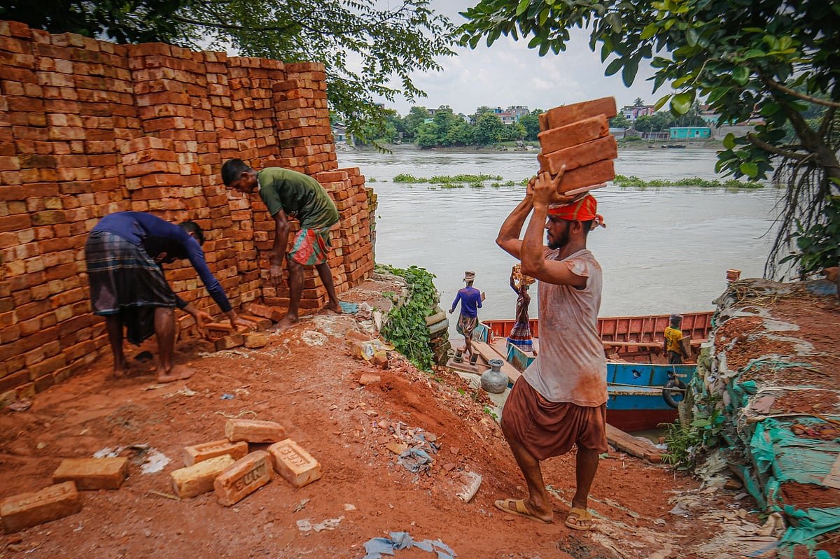 কৃষিজমির মাটি নয়, খনন করা খালের মাটি দিয়ে ইট তৈরির উদ্যোগ