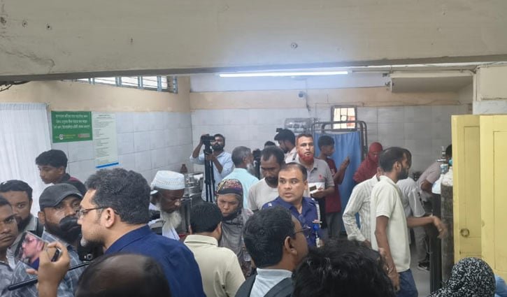 চাঁপাইনবাবগঞ্জে স্কুল ফিডিংয়ের খাবার খেয়ে ১১ শিক্ষার্থী হাসপাতালে 