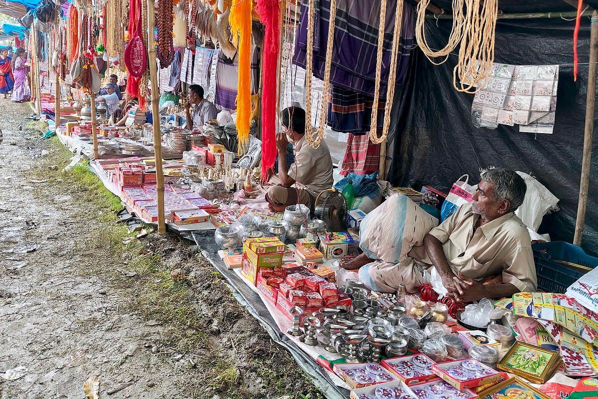পাবনার হিমাইতপুরে উৎসবের আমেজ, বসেছে মেলা