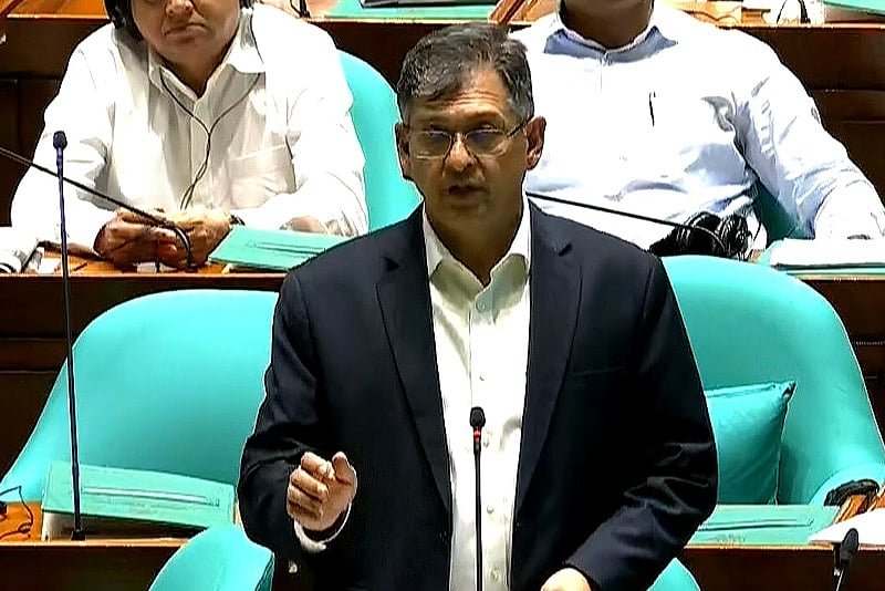 বাহিনী কীভাবে পরিচালিত হবে, তা নির্ভর করে রাজনৈতিক সরকারের সদিচ্ছার ওপর: সংসদে স্বরাষ্ট্রমন্ত্রী