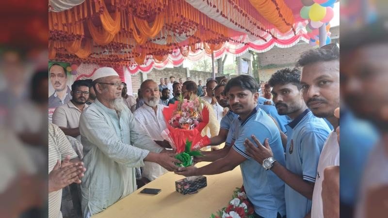 পাংশায় আরাফাত রহমান কোকো স্মৃতি ফুটবল টুর্নামেন্টের উদ্বোধন 