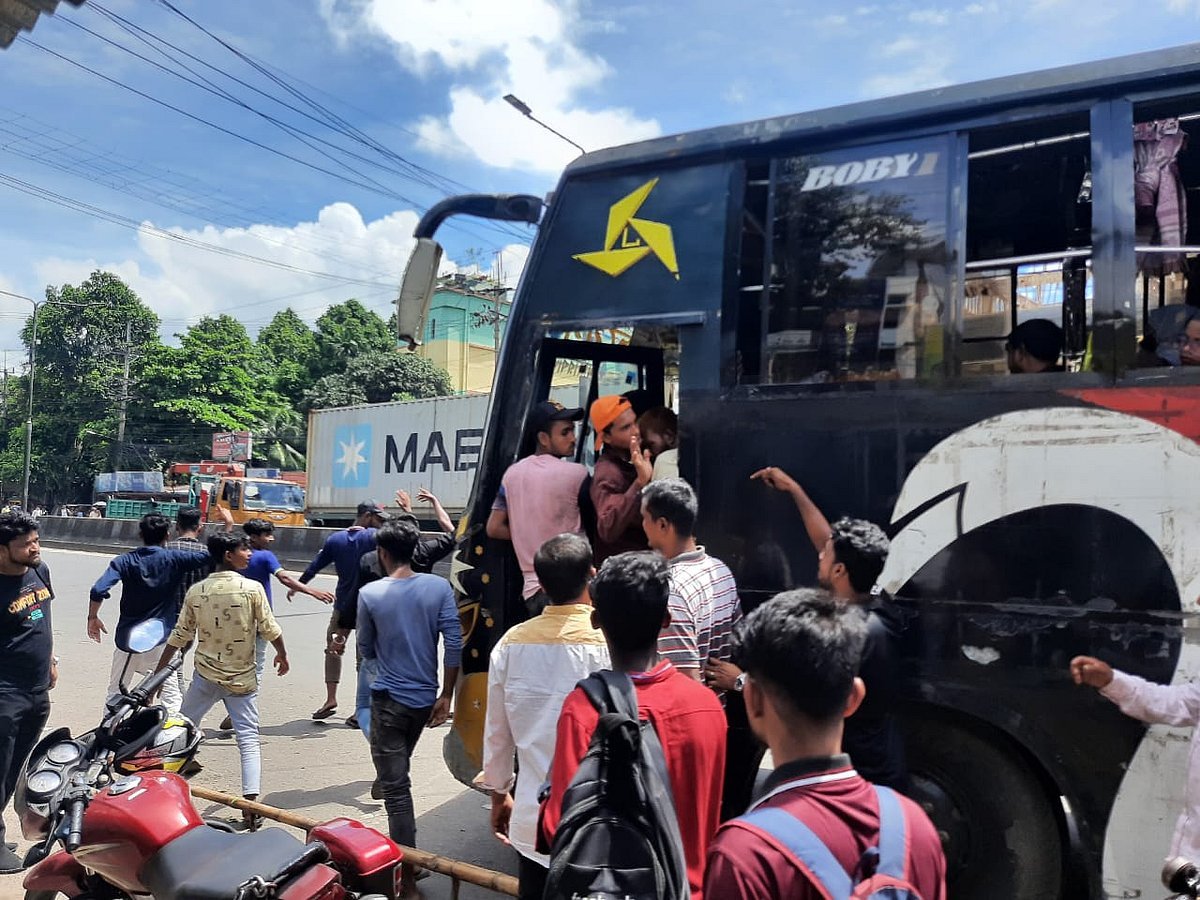 দূরপাল্লার বাসে ভাড়া কিলোমিটারপ্রতি ২০ পয়সা, শহরে ১৮ পয়সা বাড়ানোর প্রস্তাব