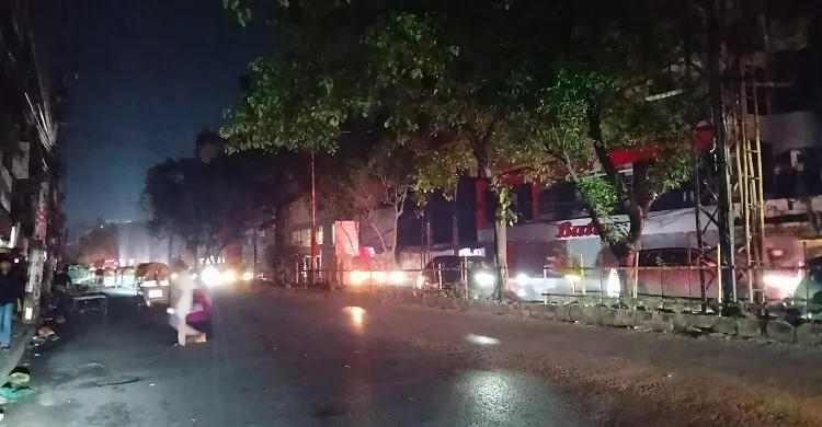 লোডশেডিংয়ের প্রভাব সড়কবাতিতেও, রাতে চলাচলে ভোগান্তি