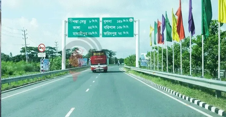 হাইওয়ের সাইনবোর্ড সবুজ রঙের হয় কেন, জানলে অবাক হবেন