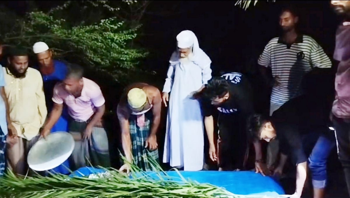 সাতক্ষীরার গাবুরায় গাজী নজরুলের দ্বিতীয় স্ত্রীর দাফন সম্পন্ন, বিচারের দাবি