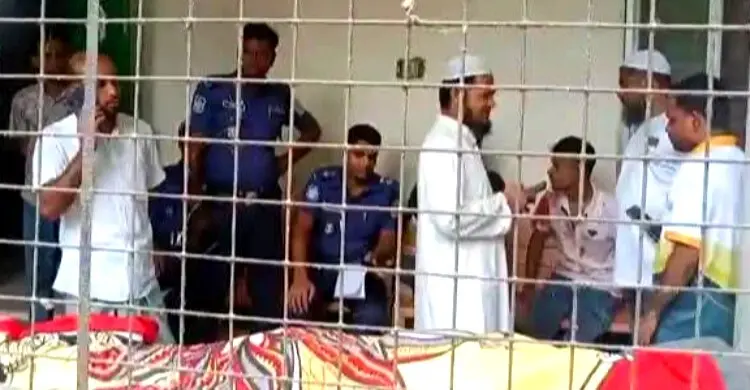 চা খেতে ডাকলেন বাবা, গিয়ে কুপিয়ে হত্যা করলেন ছেলে
