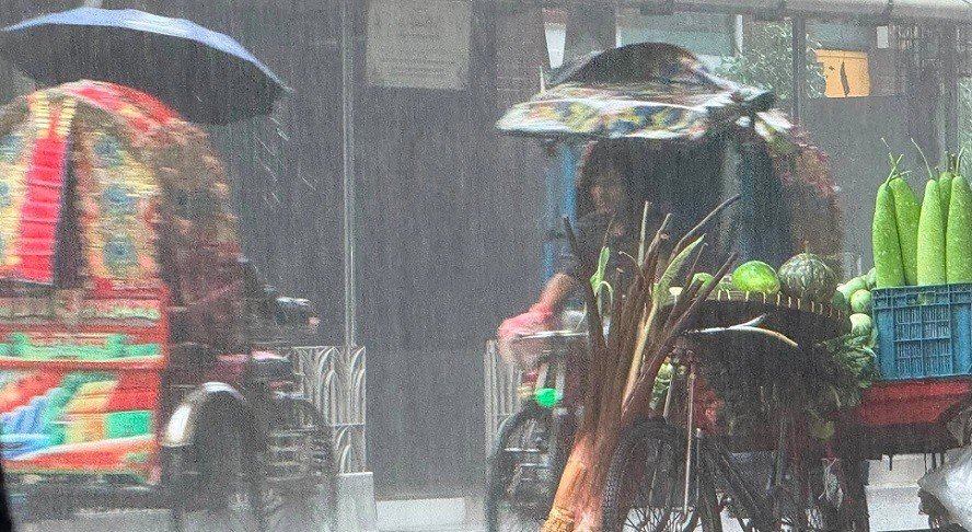 ৫ বিভাগে বৃষ্টির সম্ভাবনা, ঢাকায় হতে পারে বজ্রসহ বৃষ্টি