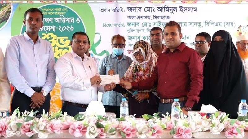 সিরাজগঞ্জে বৃক্ষরোপণ অভিযান ও বৃক্ষমেলার উদ্বোধন