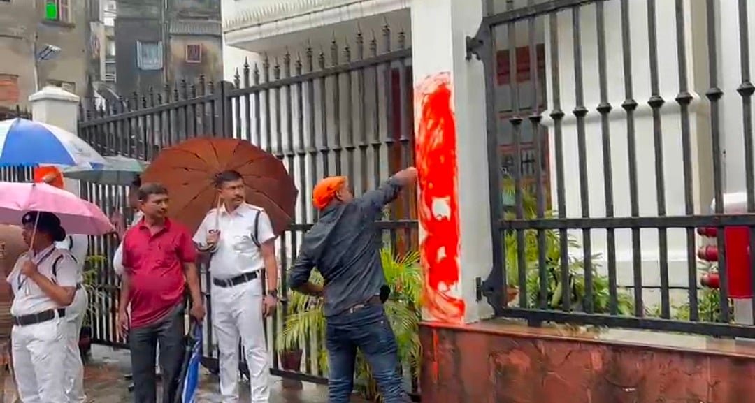 আনন্দবাজার পত্রিকার সাংবাদিকদের জরুরি স্বস্তি দিতে অস্বীকৃতি জানালেন হাইকোর্ট