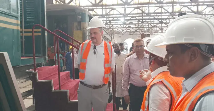সৈয়দপুর রেলওয়ে কারখানা পরিদর্শনে মার্কিন রাষ্ট্রদূত