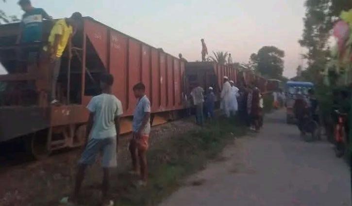 ট্রেন লাইনচ্যুত, ঢাকা-ময়মনসিংহ রেল বন্ধ 