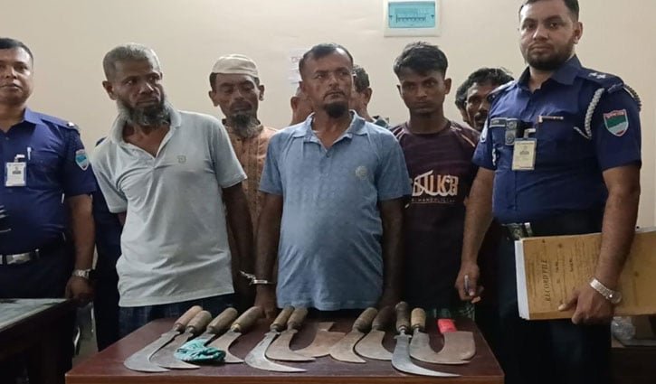 আদালতে হাজিরা দিতে এসে অস্ত্রসহ আটক ১১