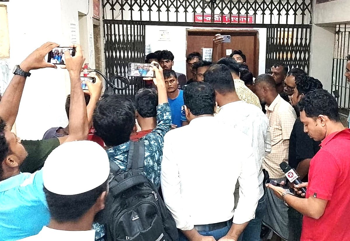 নাটোরে বৃষ্টির মধ্যে চেম্বারে ঢুকে হোমিও চিকিৎসককে কুপিয়ে হত্যা