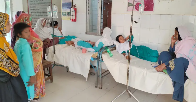 পেঁয়াজু খেয়ে অসুস্থ সপ্তম শ্রেণির ৭ শিক্ষার্থী