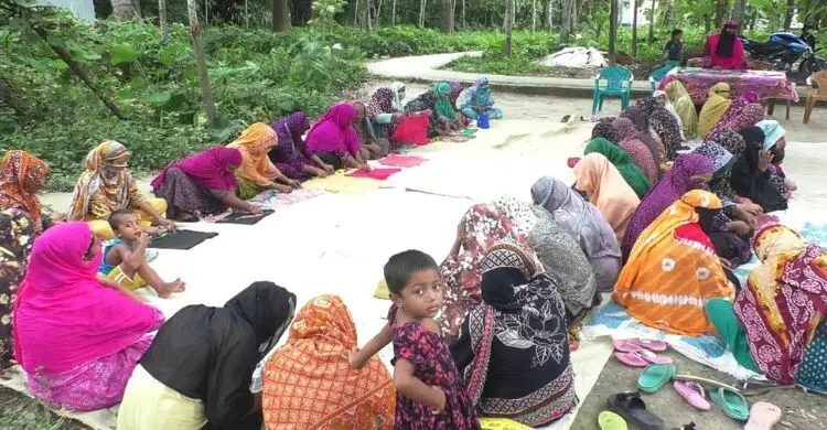 বেনাপোলে ‘আলোকিত নারী’ স্বাবলম্বী হতে পথ দেখাচ্ছে ৫ শতাধিক নারীকে