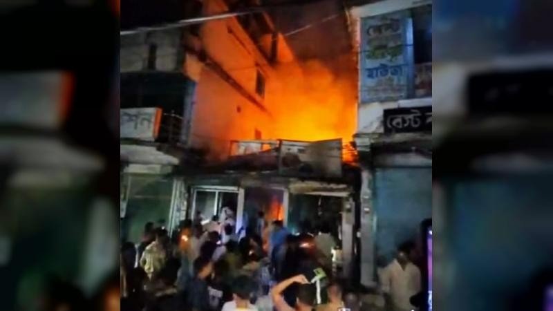 টাঙ্গাইলের নাগরপুরে অগ্নিকাণ্ডে দেড় কোটি টাকার ক্ষয়ক্ষতি