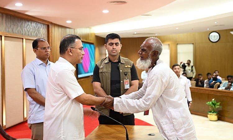গুম-খুনের শিকার এবং জুলাইয়ে শহীদ ও আহত পরিবারের ৭৪ জনকে নিয়োগপত্র দিলেন প্রধানমন্ত্রী